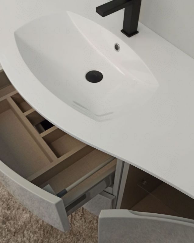 Mobile bagno sospeso Greta, curvo, cm.138 con specchio led Mobile bagno sospeso Greta, curvo, cm.138 con specchio led