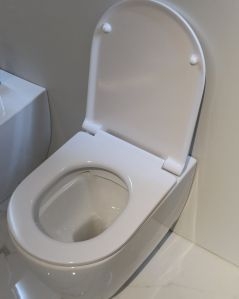 Vaso filomuro in ceramica Fusion, copriwater soft-close