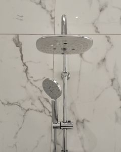 Colonna doccia Linda cromo, completa di soffione, doccino e