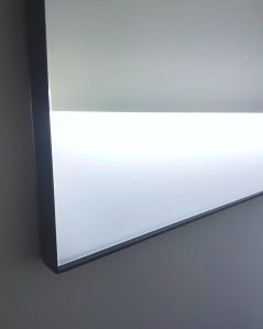 SP. ILL. LED CON CORNICE IN LAMIERA NERO OPACO 110X60CM