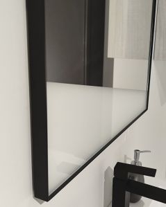 SP. ILL. LED CON CORNICE IN LAMIERA NERO OPACO 110X60CM