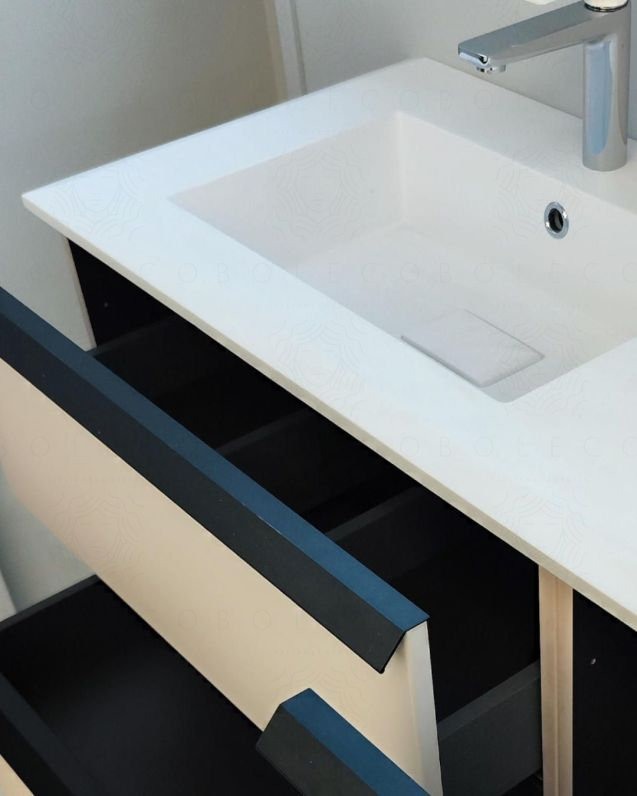 Mobile bagno sospeso Laguna cm 140 e doppio lavabo in resina Mobile bagno sospeso Laguna cm 140 e doppio lavabo in resina