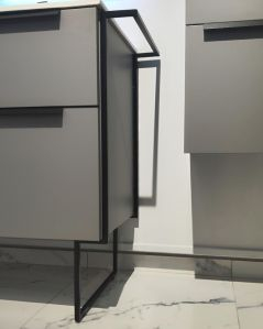 Piede singolo nero opaco con porta asciugamano per mobile bagno