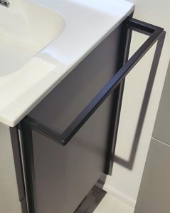 Piede singolo nero opaco con porta asciugamano per mobile bagno