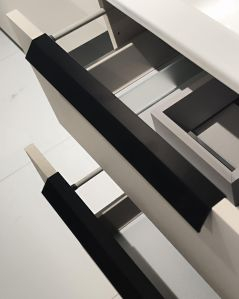 Mobile bagno Malta 130 cm perla spatolato e piede in metallo -