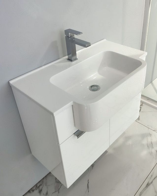 Mobile bagno sospeso Kelly 70 cm bianco opaco con ante e lavabo in resina Mobile bagno sospeso Kelly 70 cm bianco opaco con ante e lavabo in resina