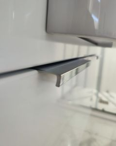 Mobile bagno sospeso Kelly 70 cm bianco opaco con ante e lavabo in resina
