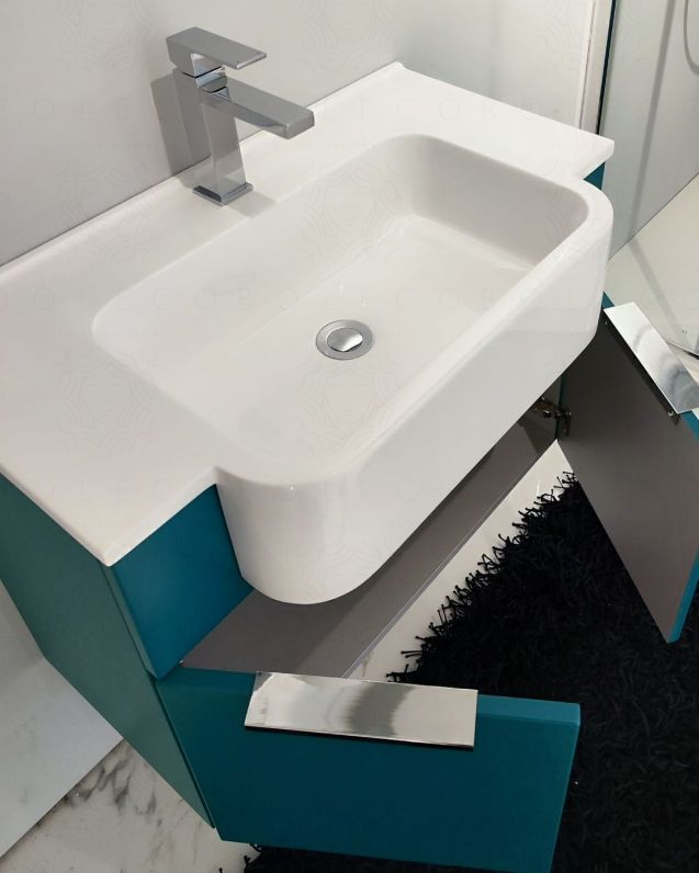 Mobile bagno sospeso Kelly 70 cm blu avio con ante e lavabo in resina Mobile bagno sospeso Kelly 70 cm blu avio con ante e lavabo in resina