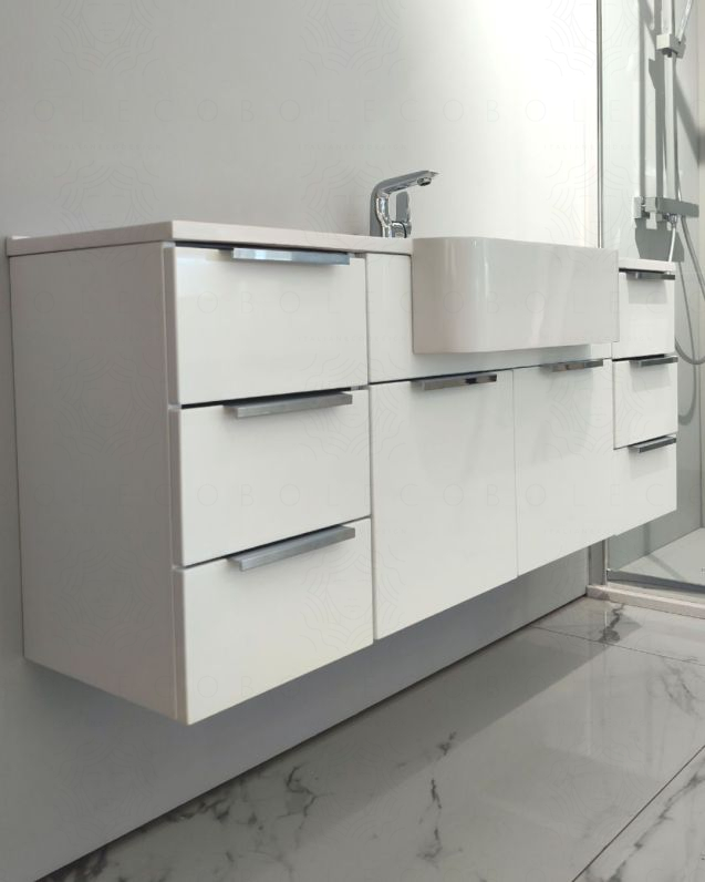 Mobile bagno sospeso Kelly 130 cm bianco lucido con ante e cassetti e lavabo in resina Mobile bagno sospeso Kelly 130 cm bianco lucido con ante e cassetti e lavabo in resina