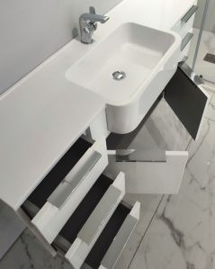 Mobile bagno sospeso Kelly 130 cm bianco lucido con ante e cassetti e lavabo in resina