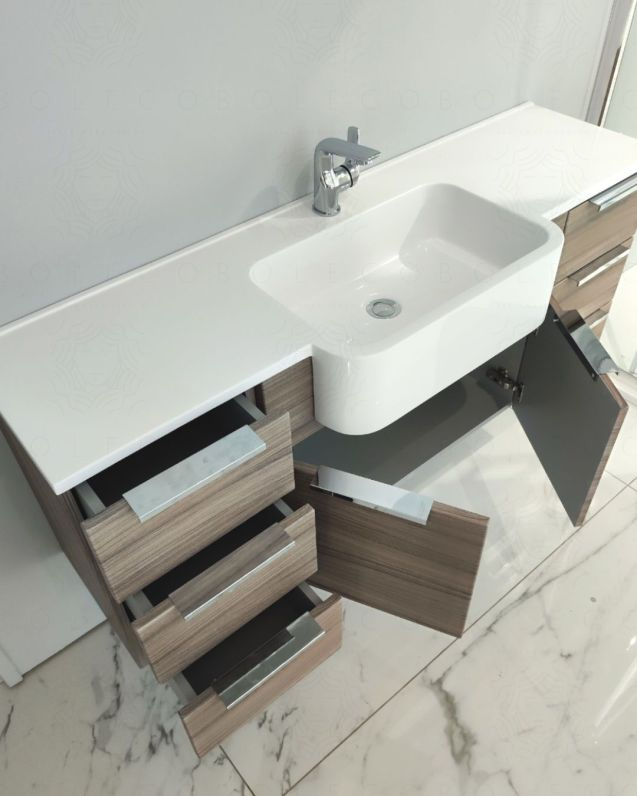 Mobile bagno sospeso Kelly 130 cm larice chiaro con ante e cassetti e lavabo in resina Mobile bagno sospeso Kelly 130 cm larice chiaro con ante e cassetti e lavabo in resina