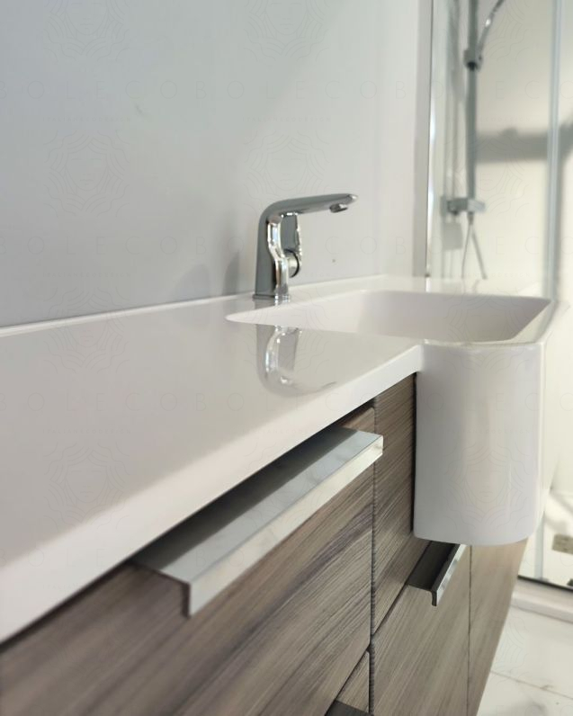 Mobile bagno sospeso Kelly 130 cm larice chiaro con ante e cassetti e lavabo in resina Mobile bagno sospeso Kelly 130 cm larice chiaro con ante e cassetti e lavabo in resina