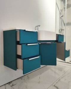 Mobile bagno sospeso Kelly 130 cm blu avio con ante e cassetti e lavabo in resina