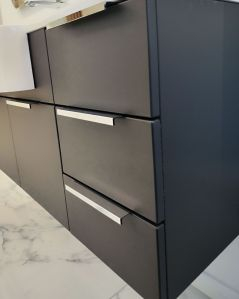 Mobile bagno sospeso Kelly 130 cm lavagna con ante e cassetti e lavabo in resina