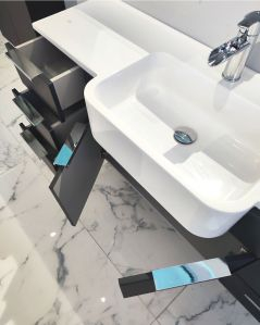 Mobile bagno sospeso Kelly 130 cm lavagna con ante e cassetti e lavabo in resina