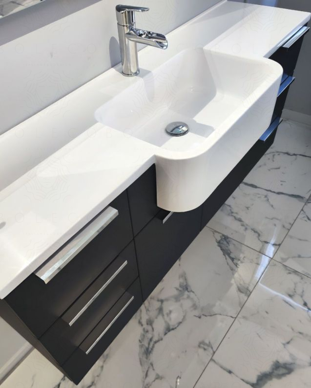 Mobile bagno sospeso Kelly 130 cm lavagna con ante e cassetti e lavabo in resina Mobile bagno sospeso Kelly 130 cm lavagna con ante e cassetti e lavabo in resina