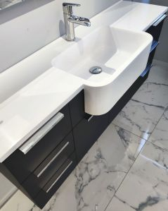 Mobile bagno sospeso Kelly 130 cm lavagna con ante e cassetti e lavabo in resina