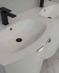 Mobile da bagno sospeso curvo 138 cm bianco opaco con ante e doppio lavabo - Luna