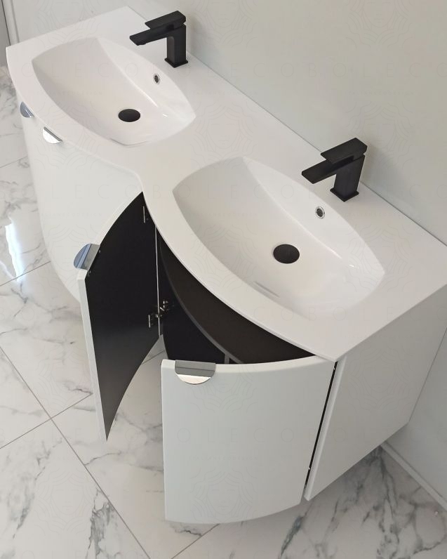 Mobile da bagno sospeso curvo 138 cm bianco opaco con ante e doppio lavabo - Luna