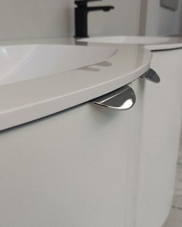 Mobile da bagno sospeso curvo 138 cm bianco opaco con ante e doppio lavabo - Luna