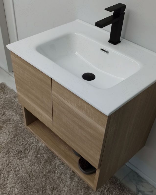 Mobile bagno sospeso Zoe 60 cm rovere scuro con ante e vano a giorno Mobile bagno sospeso Zoe 60 cm rovere scuro con ante e vano a giorno