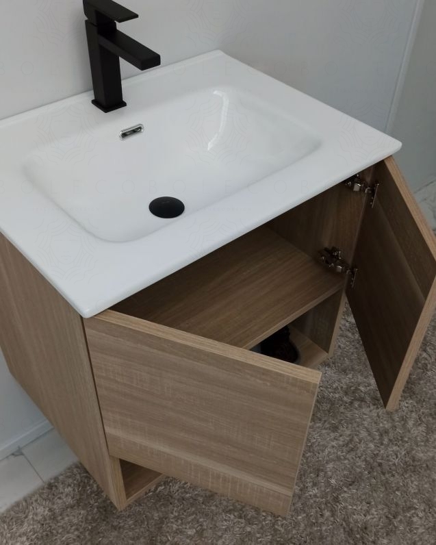 Mobile bagno sospeso Zoe 60 cm rovere scuro con ante e vano a giorno Mobile bagno sospeso Zoe 60 cm rovere scuro con ante e vano a giorno