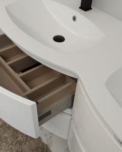 Mobile bagno sospeso Greta, curvo, doppio lavabo in resina