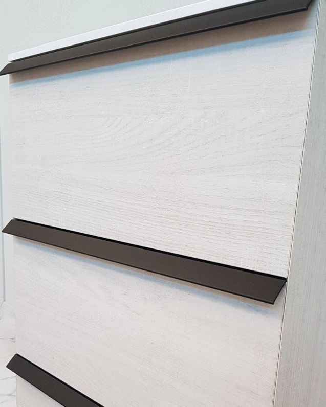 Mobile bagno a terra Ghibli 60 cm rovere bianco tre cassetti e lavabo Mobile bagno a terra Ghibli 60 cm rovere bianco tre cassetti e lavabo