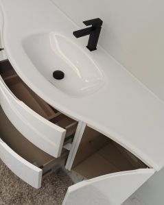 Mobile bagno sospeso curvo 140 cm con lavabo in vetro – Greta