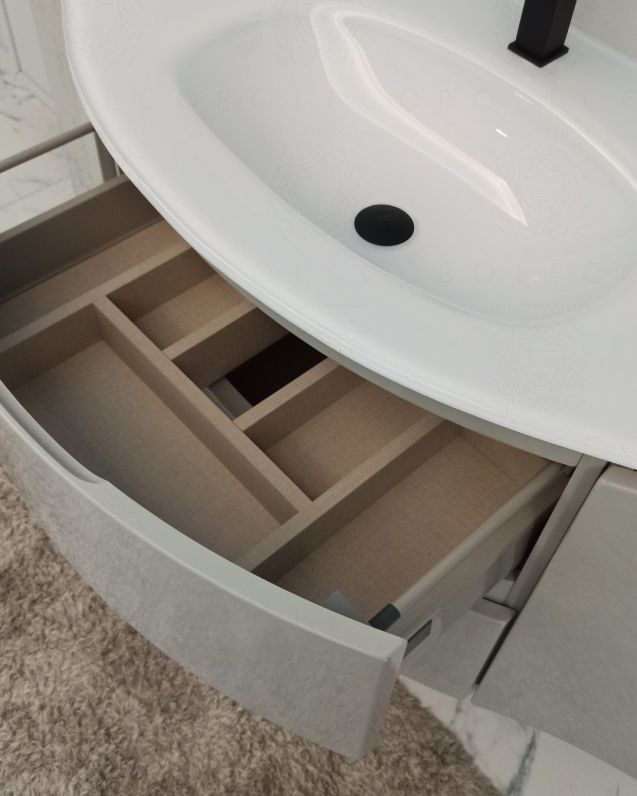 Mobile bagno sospeso curvo 140 cm grigio lucido con lavabo in Mobile bagno sospeso curvo 140 cm grigio lucido con lavabo in