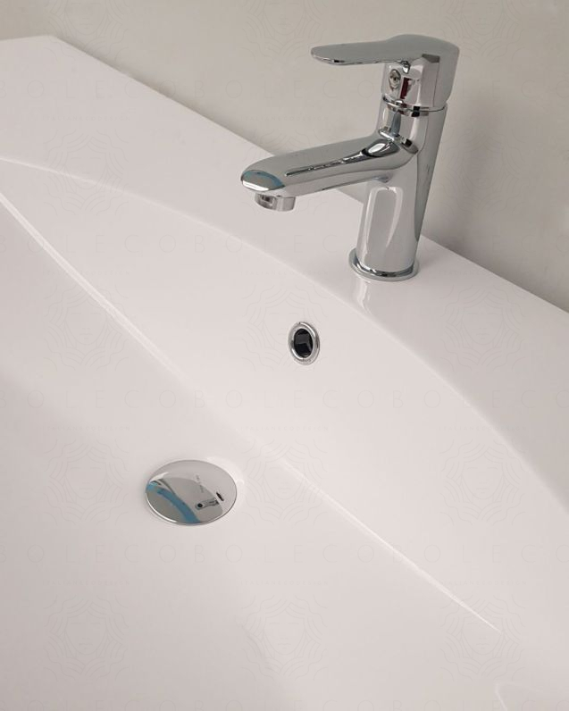 Mobile bagno Silvia 120 cm con lavabo in resina Mobile bagno Silvia 120 cm con lavabo in resina
