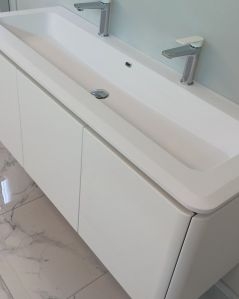 Mobile bagno sospeso 140 cm con cassetti e lavabo in resina -