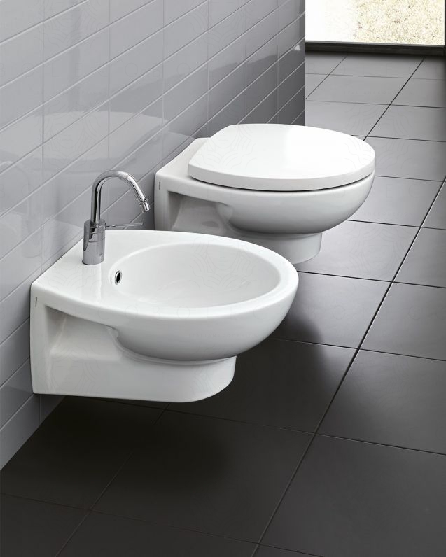 Coppia di sanitari sospesi in ceramica Erika Pro, copriwater Coppia di sanitari sospesi in ceramica Erika Pro, copriwater