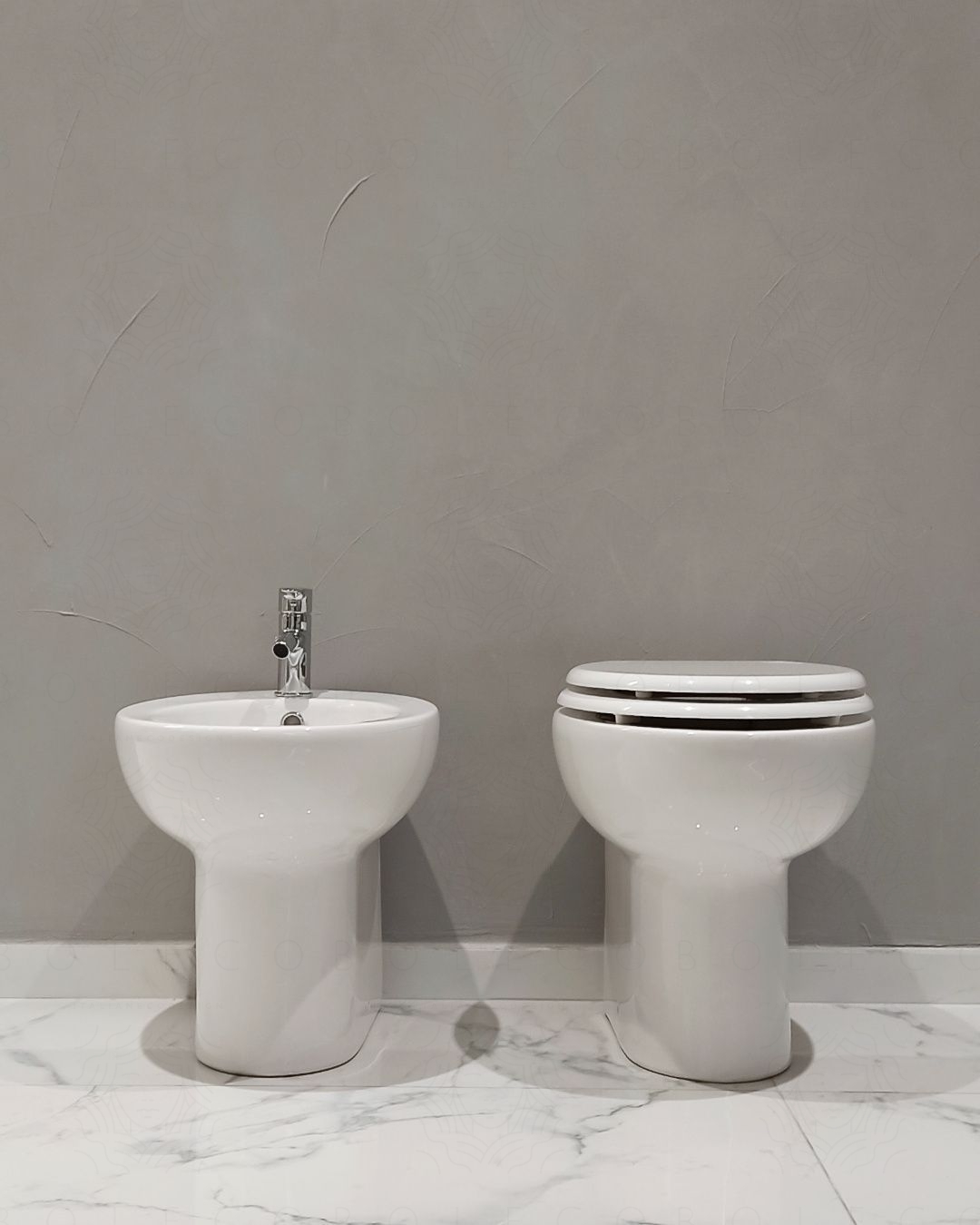 Coppia di sanitari a terra in ceramica Erika Pro, copriwater Coppia di sanitari a terra in ceramica Erika Pro, copriwater